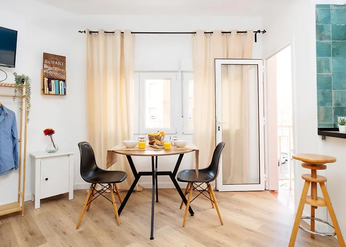 Estudio Nuevo A 20' Barcelona Centro Y A 10' Caminando De Playa, Balcon