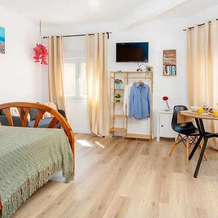 Apartamento Renovated - Balcony - 10' Walk - Bcn 25' Train