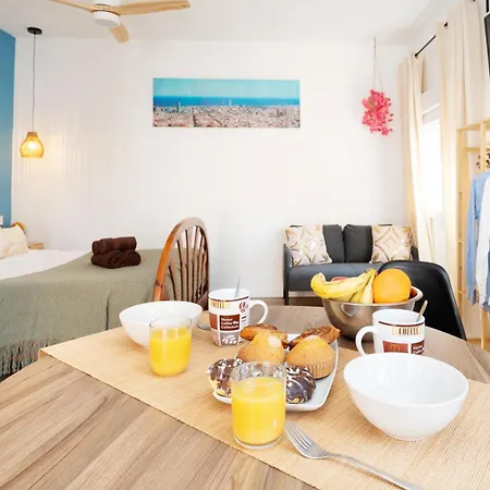 Renovated - Balcony - 10' Walk - Bcn 25' Train *
